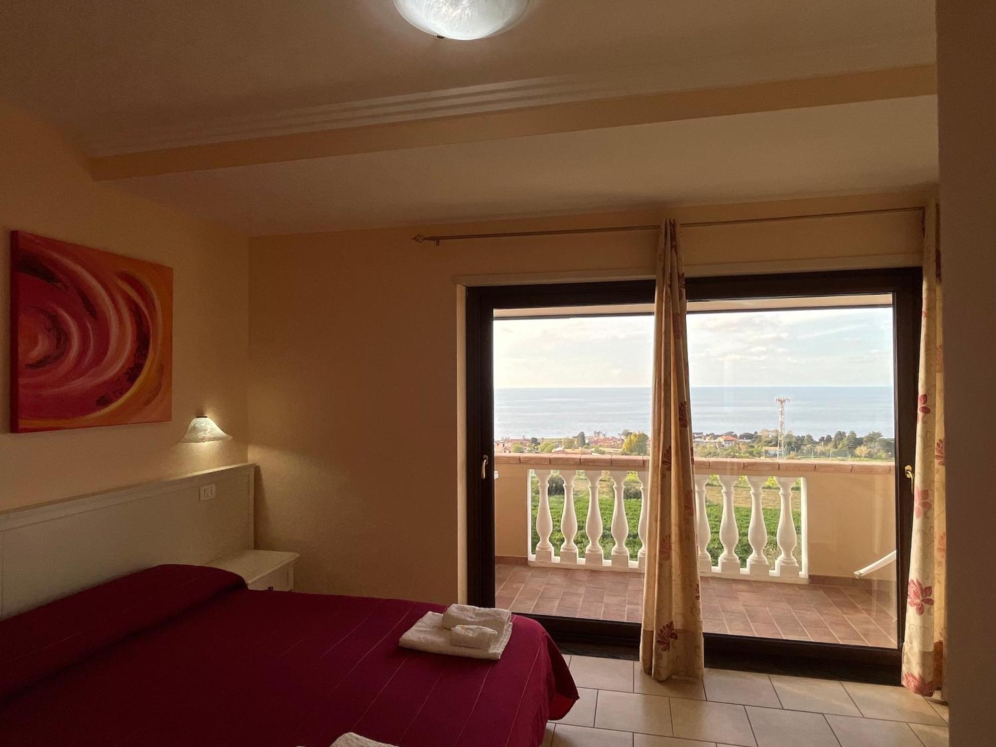 Residenza Domus Aurea Tropea- Vista Mare Hotel Santa Domenica  Exterior photo